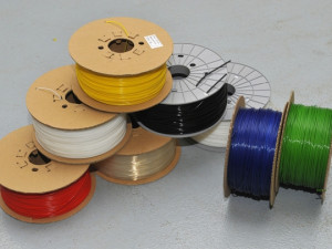 Výroba plastové náplně pro 3D tiskárny