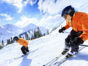 Zimní střediska v Jeseníkách o víkendu zaplnili lyžaři