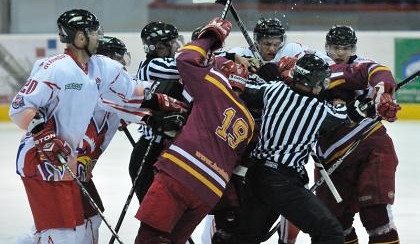 Boje mezi olomouckými kohouty a jihlavskou Duklou byly ostré. Foto: HC Olomouc