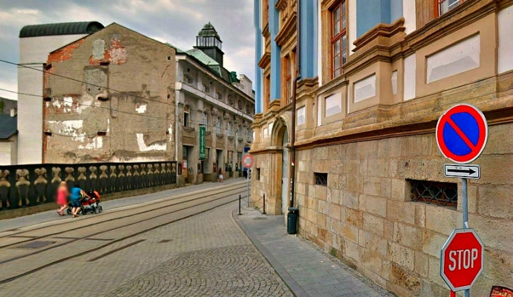 Podloubí pod starou univerzitní budovou už nebude dělat ostudu. Foto: google