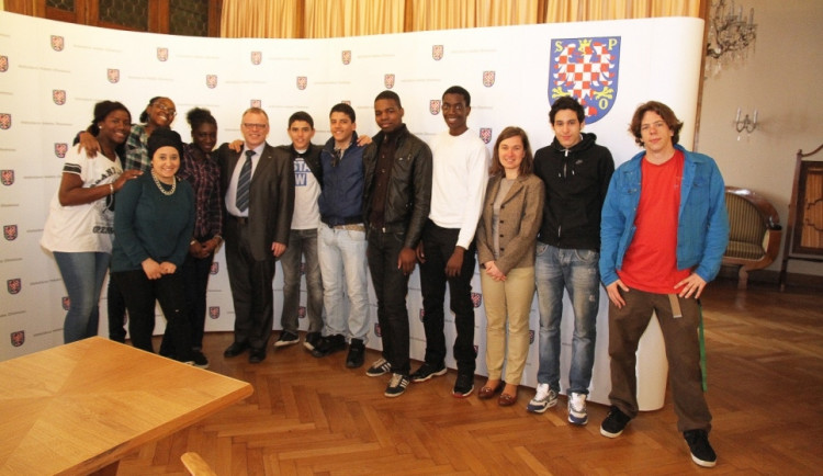 Studenty z Antony na radnici přijal náměstek primátora Ladislav Šnevajs. Foto: MMOl/ Blanka Martinovská