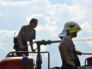 4-pozar_pole_losov_3-8-2014-(12)