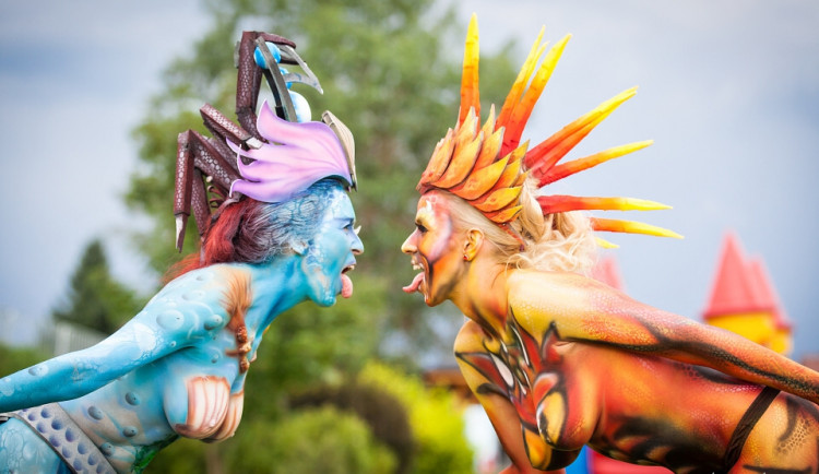 FOTO: Krásné modelky se proměnily v malířské plátno