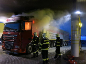 Na benzince v Olomouci hořel kamion,škoda je půl milionu korun