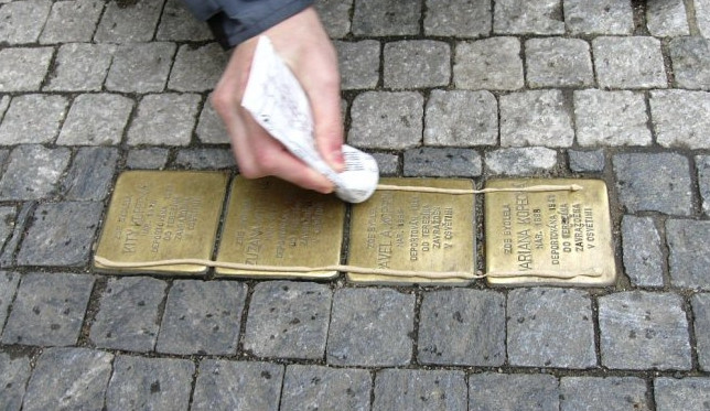 foto: www.stolpersteine.cz