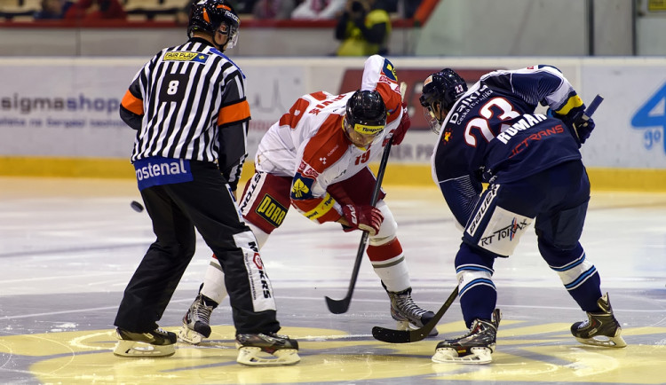 Hokejisté Olomouce deklasovali Vítkovice 9:1, zářil útočník Hrňa
