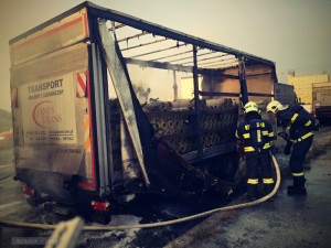 12-9-10-2014-Pozar-privesu-nakladniho-vozidla-Olomouc-Velkomoravska-(2)