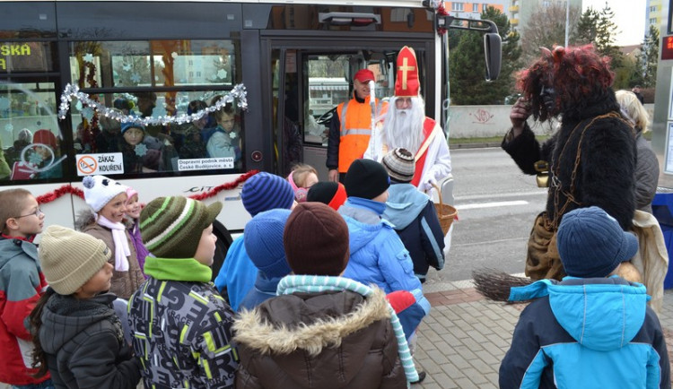 Po Budějcích bude jezdit oblíbený Mikulášský autobus