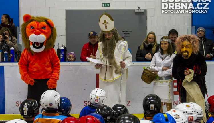 Mikulášská delegace bude řádit na ledě