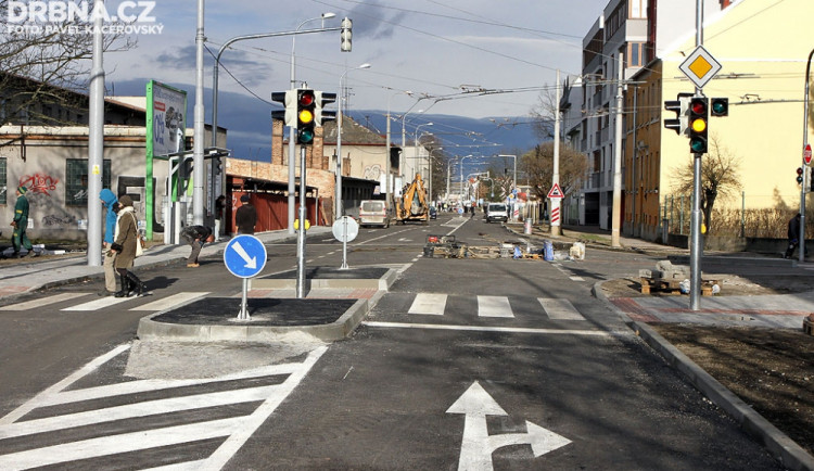 Dárek řidičům: Otevřená Dobrovodská a propojení zanádražky