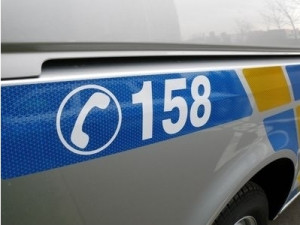 Muž s pistolí včera přepadl benzínku v Krčmani