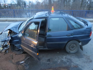 Opilý řidič naboural v Holici v protisměru jedoucí vozidlo