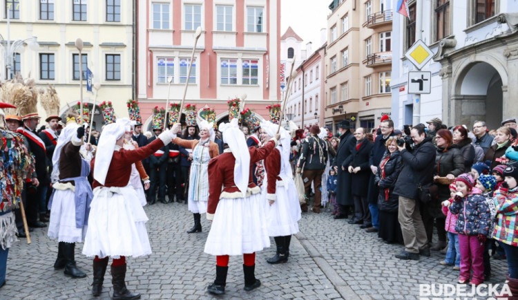 FOTO: Masopustní úterý patřilo v krajském městě koledníkům