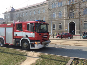 Muž vyhrožoval výbuchem bomby na jednom z 9 soudů na Moravě