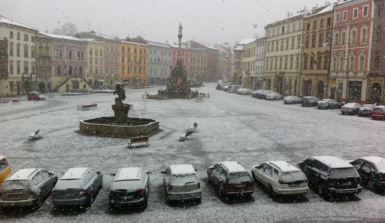 Olomouc zaskočila sněhová vánice