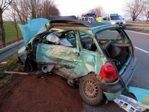Při střetu osobního auta s dodávkou zemřeli u Mohelnice dva lidé