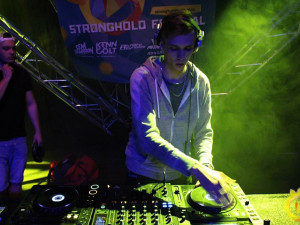 REPORT: Warm - up k nadcházejícímu festivalu Stronghold navnadil na kvalitní DJs