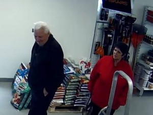 Senior ukradl z prodejny akušroubovák, poznáte ho?