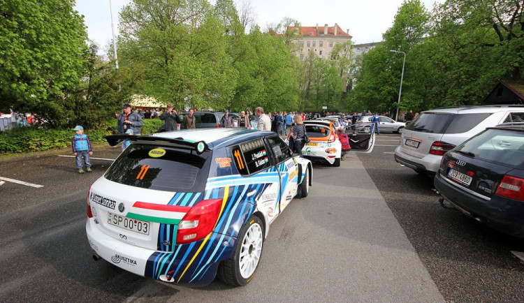 Rallye Český Krumlov začíná. Do soutěže se přihlásilo nejvíce posádek od roku 1989