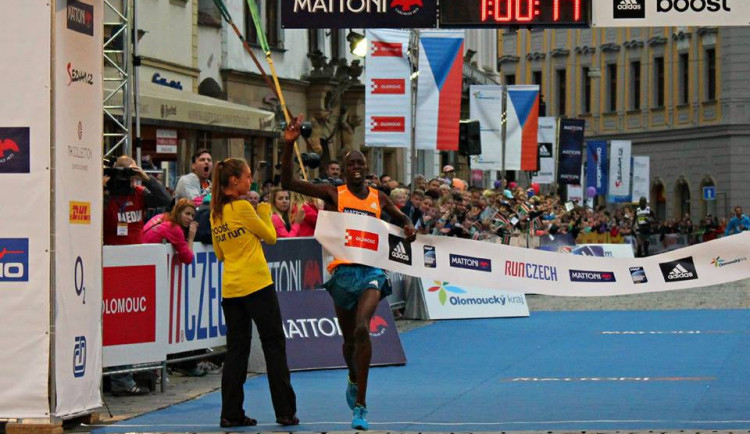 Na olomouckém půlmaratonu se opět utká Wilson Kipsang a jeho tehdejší vodič Geoffrey Ronoh