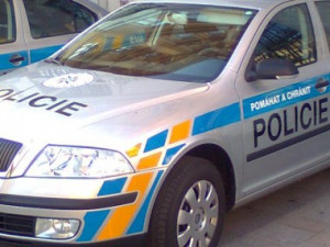 AKTUALIZOVÁNO: Muž se vloupal do bytu, majitelka ho bodným zraněním zabila