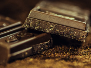 Kvůli krádeži pětadvaceti tabulek čokolády zloději hrozí až tři roky vězení