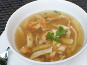 Hovězí vývar s masem a celestýnskými nudlemi