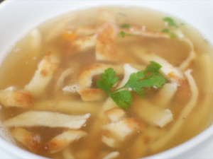 Hovězí vývar s masem a celestýnskými nudlemi