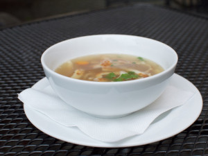 Hovězí vývar s masem a celestýnskými nudlemi