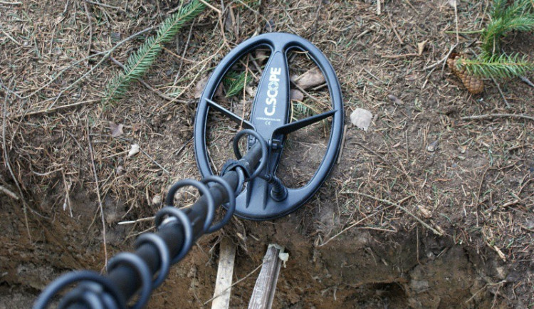 ilustrační fotografie - detektor kovu