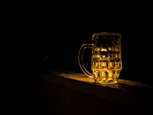 V baru v centru Olomouce létaly půllitry od piva