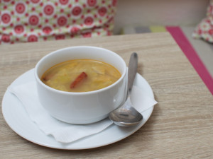 Kapustová polévka s chorizem