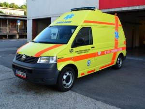 Dvanáctiletý chlapec přebíhal v Olomouci silnici, srazilo ho auto