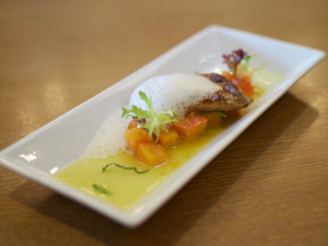 Pečená kachní foie gras s marinovanou dýní, zázvorová pěna