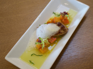 Pečená kachní foie gras s marinovanou dýní, zázvorová pěna