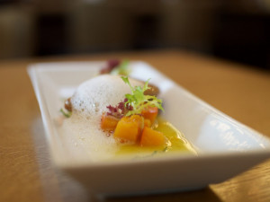 Pečená kachní foie gras s marinovanou dýní, zázvorová pěna