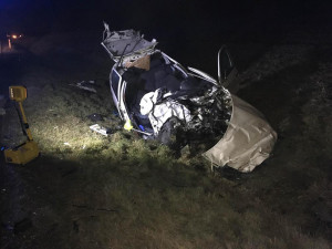 V Krčmani se srazila dvě auta, mladý řidič nepřežil