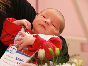 Primátor navštívil v olomoucké porodnici první letošní miminko