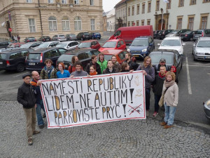 Komunita nechce parkoviště na Náměstí Republiky, na Facebooku vyzývá k protestnímu focení