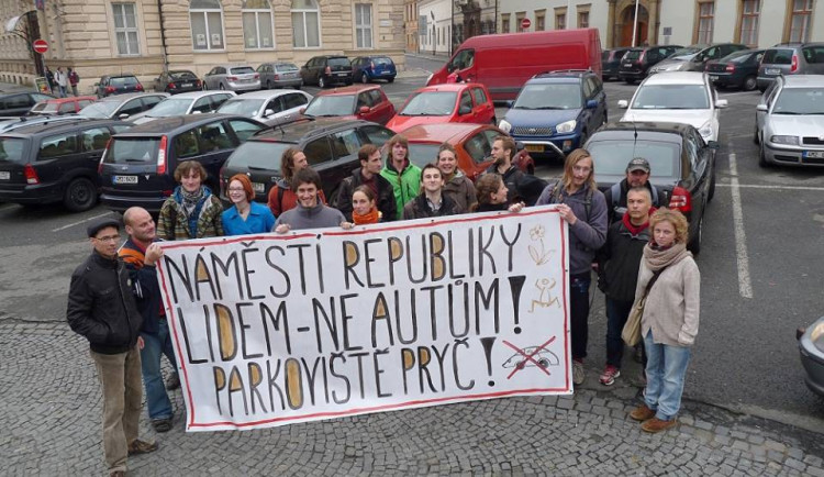 zdroj: Facebook "Náměstí Republiky lidem - NE autům