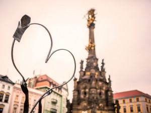 Valentýnské kovové srdce Olomouce už je zase na svém místě
