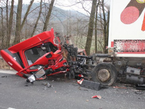 U Vyšehoří se stala hromadná dopravní nehoda, silnice je zcela neprůjezdná