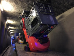 Zaseknutý vysokozdvižný vozík