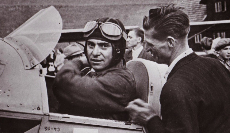 Před 105 lety se narodil legendární letec František Peřina