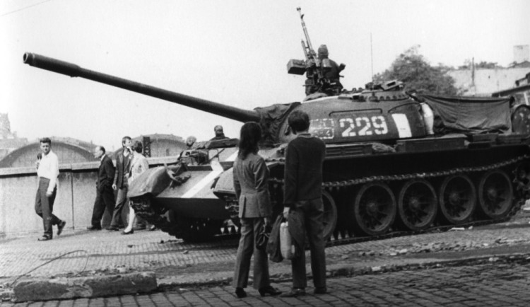 Okupační tanky Sovětů