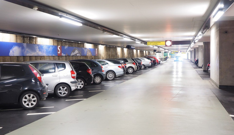 multi-storey-car-park-1271917_960_720
