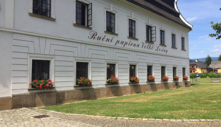 Drbna na cestách: Ve Velkých Losinách jsem si poprvé vyrobila svůj vlastní papír