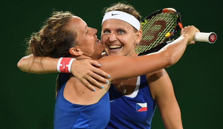 Šafářová se Strýcovou se radují po zdolání sester Williamsových