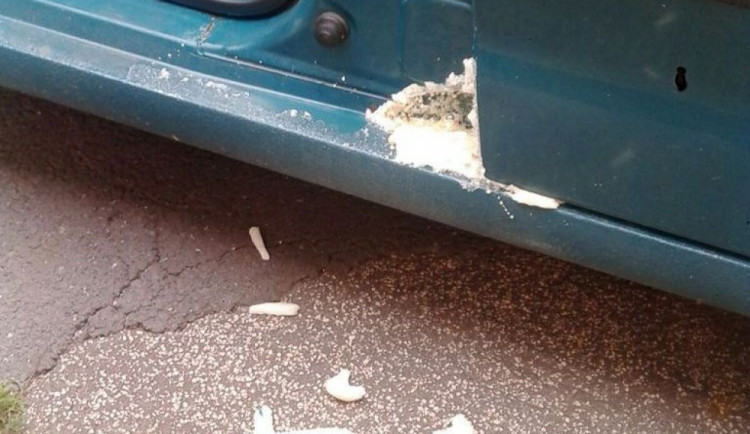 Zalepené dveře do auta