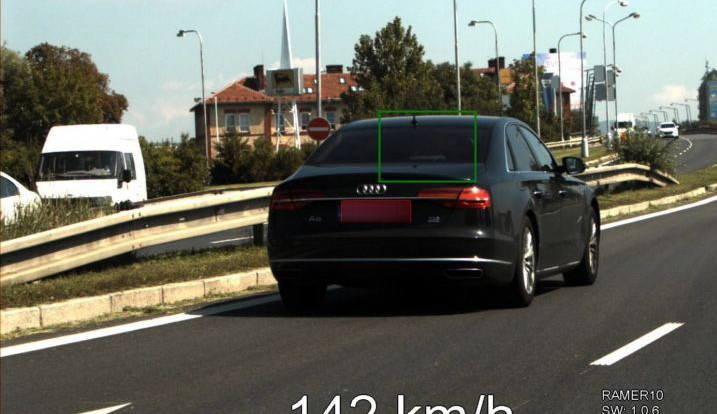 Snímek s grafikou zachycující rychlost auta